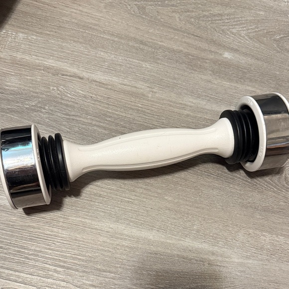 Shake Weight 5 lb Dumbbell with DVD - Picture 1 of 3